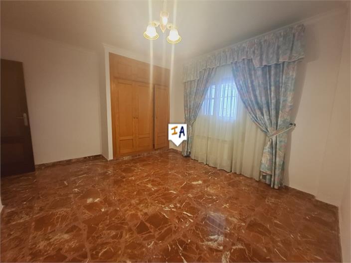 Image No.9-4 Bed House for sale