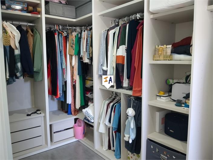 Image No.12-2 Bed House for sale