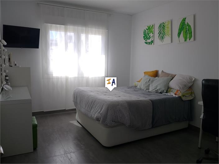 Image No.14-2 Bed House for sale