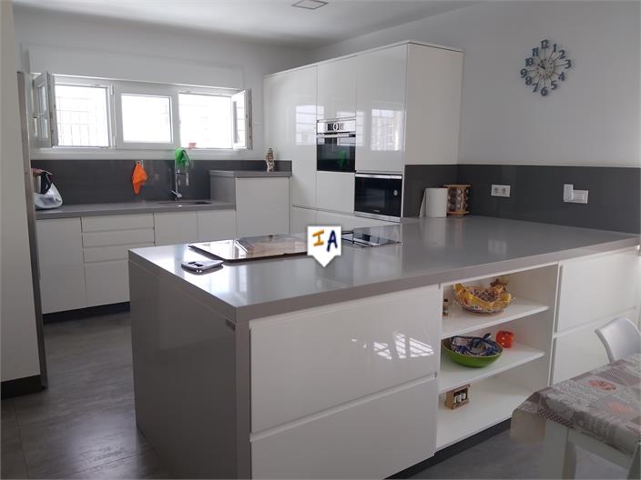 Image No.6-2 Bed House for sale