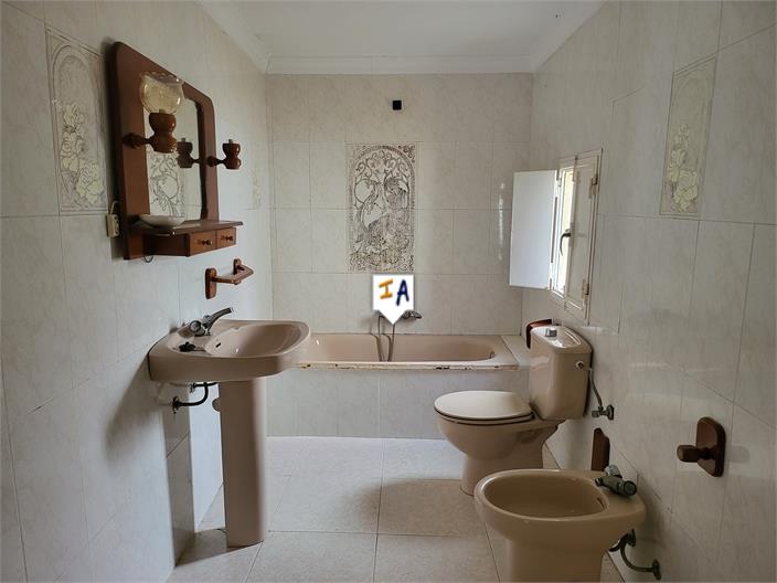 Image No.12-3 Bed Farmhouse for sale