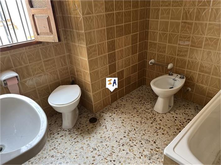 Image No.17-4 Bed House for sale