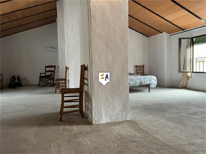 Image No.16-4 Bed House for sale