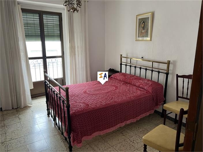 Image No.17-4 Bed House for sale