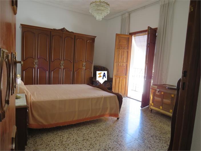 Image No.8-3 Bed Property for sale