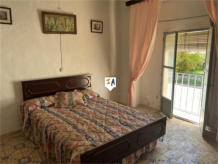 Image No.8-5 Bed House for sale