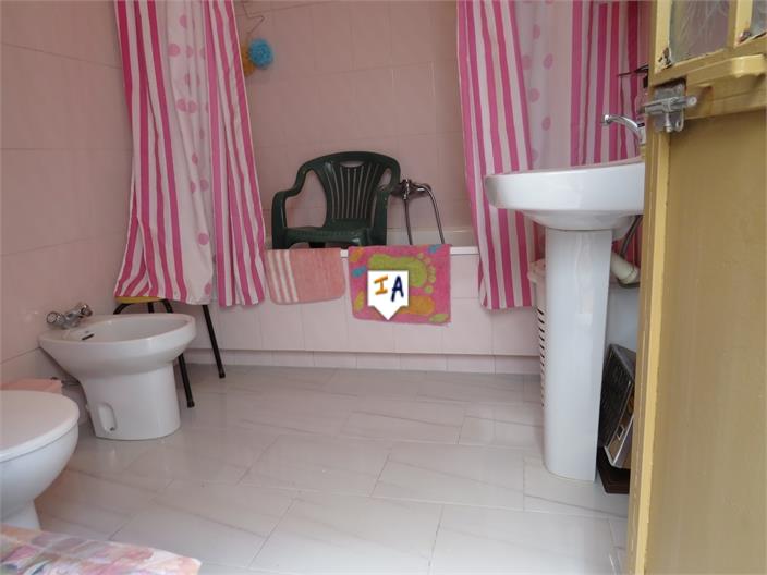 Image No.14-4 Bed House for sale