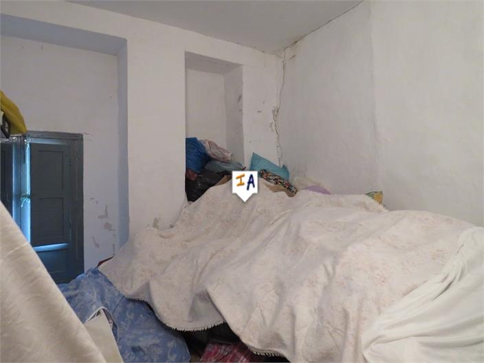 Image No.17-4 Bed House for sale