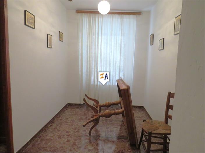 Image No.8-4 Bed House for sale