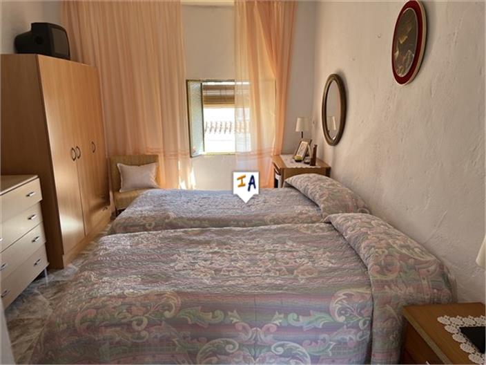 Image No.10-3 Bed House for sale