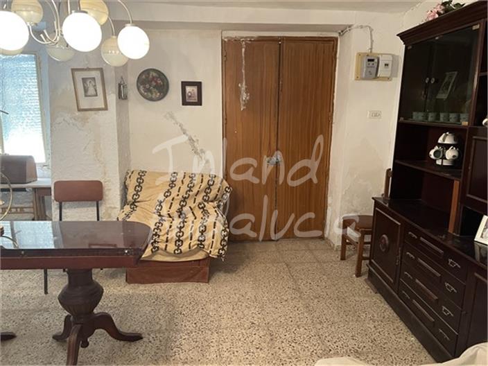 Image No.8-5 Bed House for sale