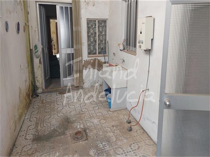 Image No.15-4 Bed House for sale