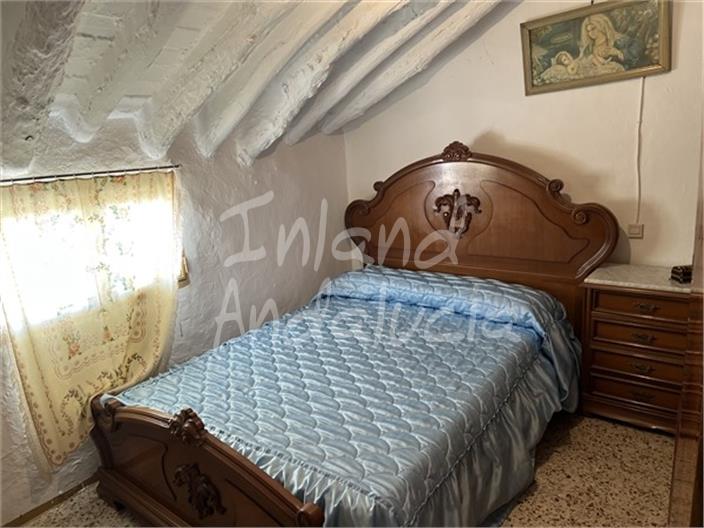 Image No.12-5 Bed House for sale