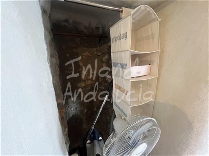 Image No.12-1 Bed House for sale