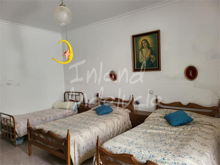 Image No.15-4 Bed Farmhouse for sale