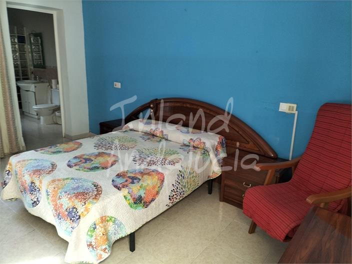 Image No.8-5 Bed House for sale