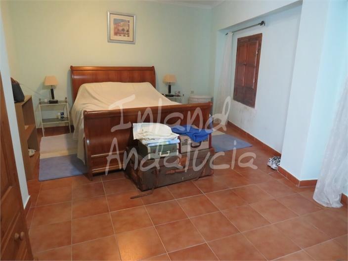 Image No.14-3 Bed House for sale