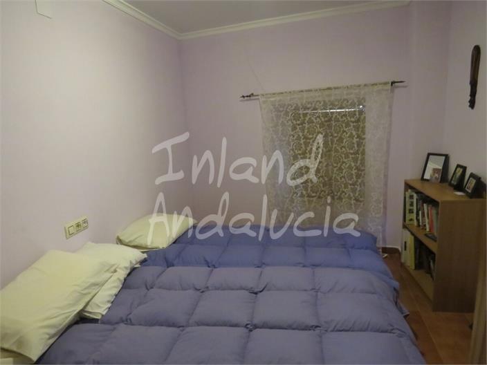 Image No.17-3 Bed House for sale