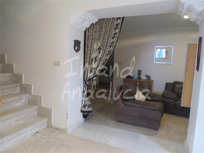 Image No.8-3 Bed House for sale