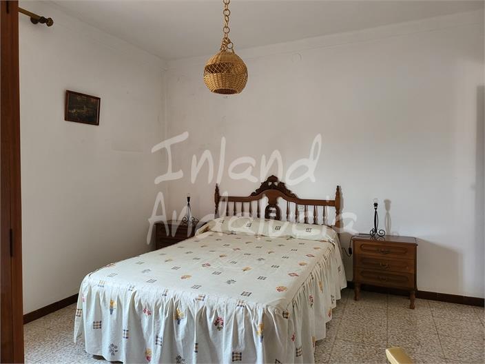 Image No.13-4 Bed House for sale