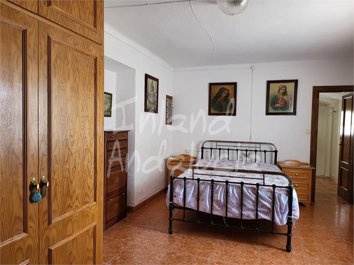 Image No.10-4 Bed House for sale