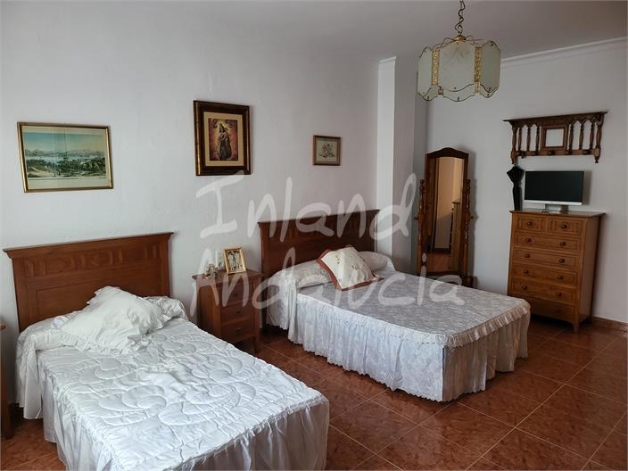 Image No.13-5 Bed Property for sale