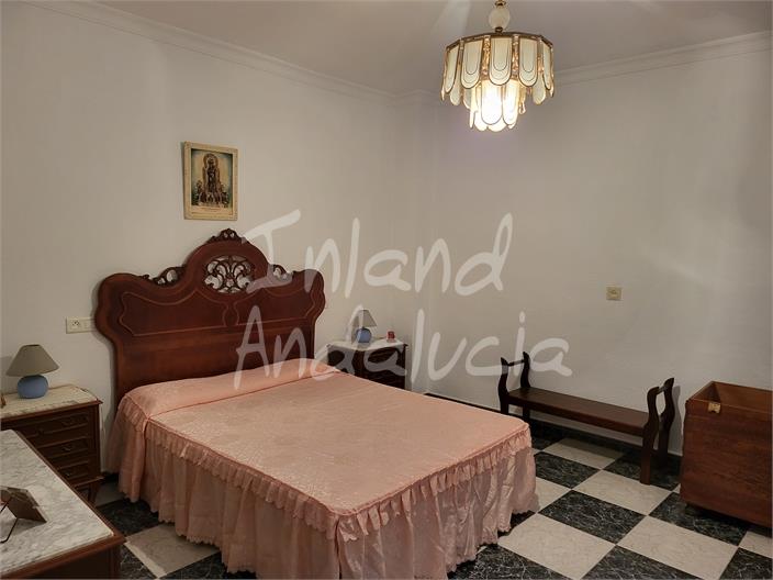 Image No.14-5 Bed Property for sale