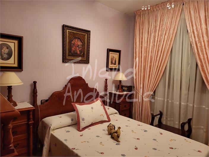 Image No.16-5 Bed Property for sale