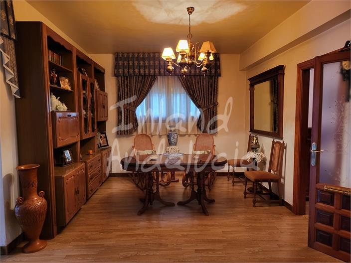 Image No.8-5 Bed Property for sale