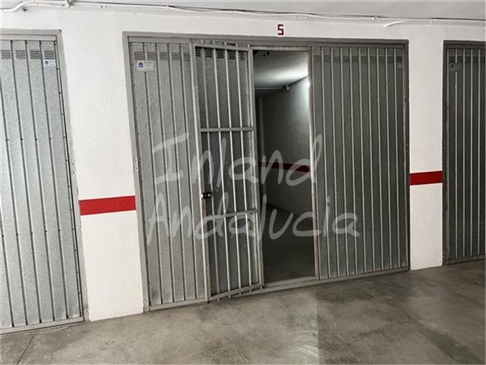 Image No.17-4 Bed House for sale