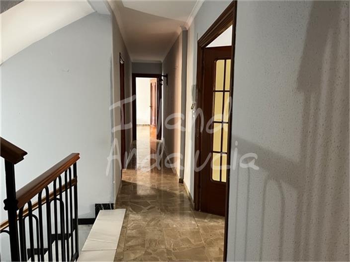 Image No.7-4 Bed House for sale