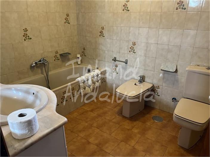 Image No.9-4 Bed House for sale