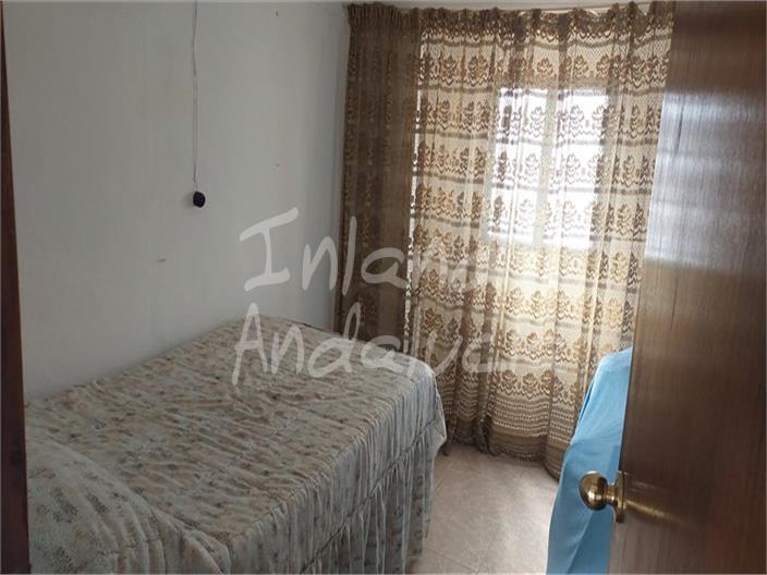 Image No.9-6 Bed House for sale