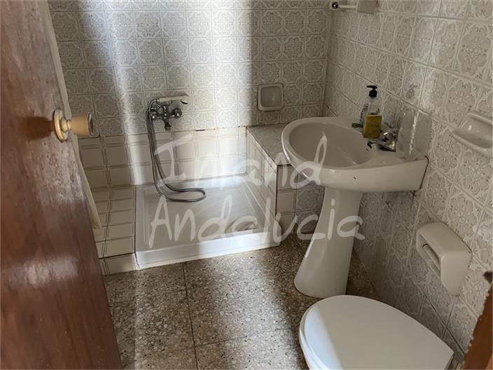 Image No.12-4 Bed House for sale