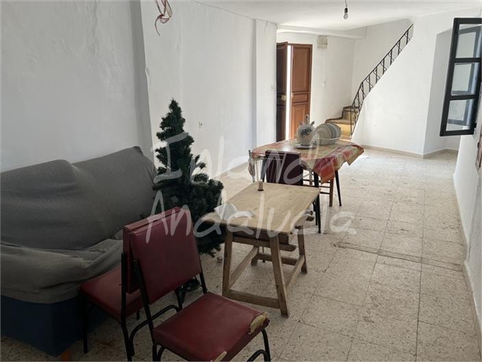 Image No.6-4 Bed House for sale