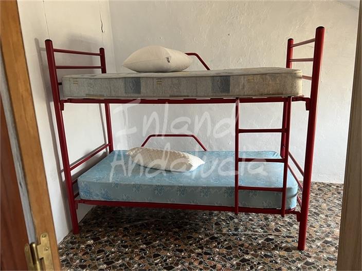 Image No.8-4 Bed House for sale