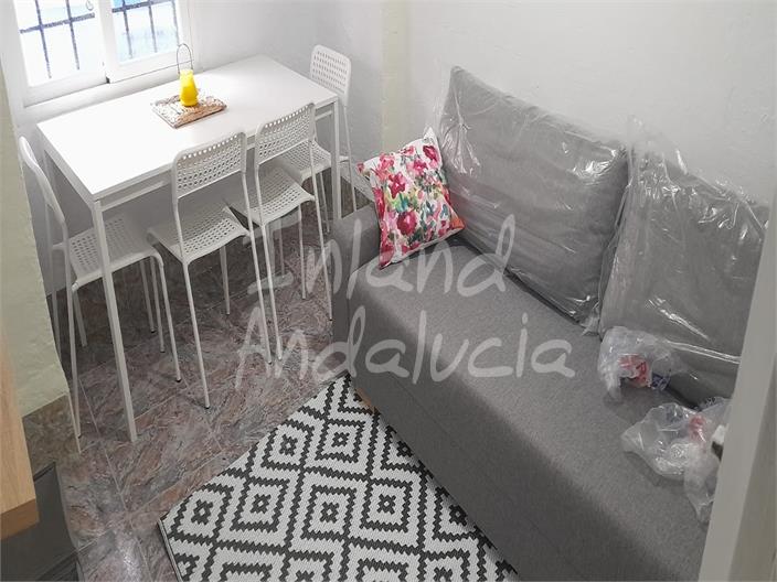 Image No.8-2 Bed House for sale