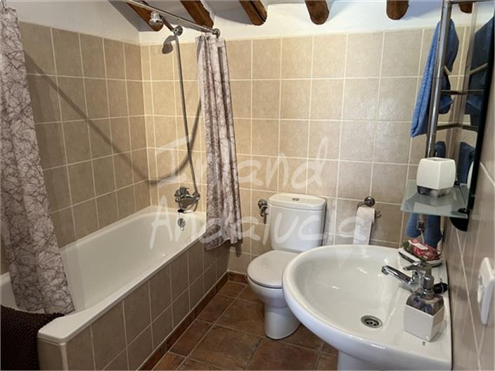 Image No.10-3 Bed House for sale