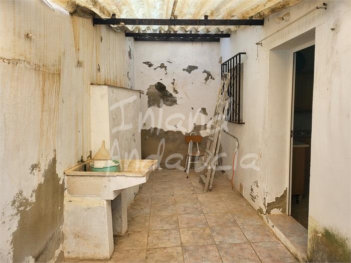 Image No.13-2 Bed House for sale