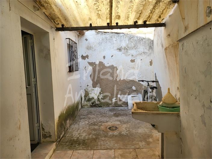 Image No.14-2 Bed House for sale