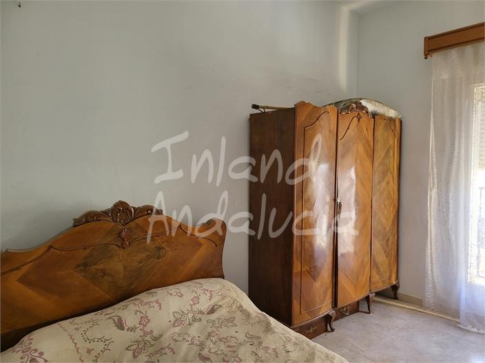 Image No.8-2 Bed House for sale