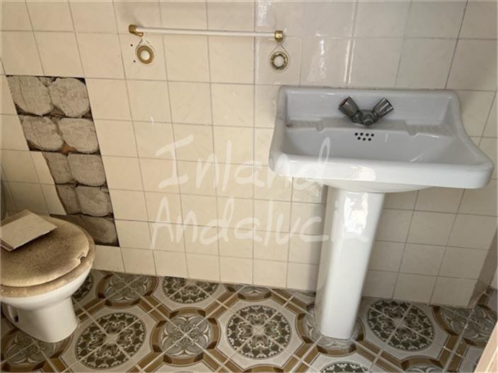 Image No.11-6 Bed Property for sale