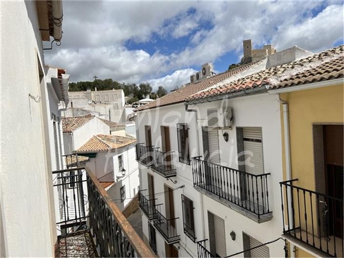 Image No.5-6 Bed Property for sale