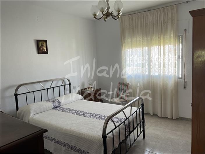 Image No.10-3 Bed House for sale