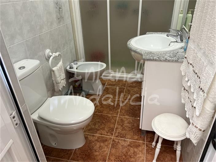 Image No.17-5 Bed House for sale