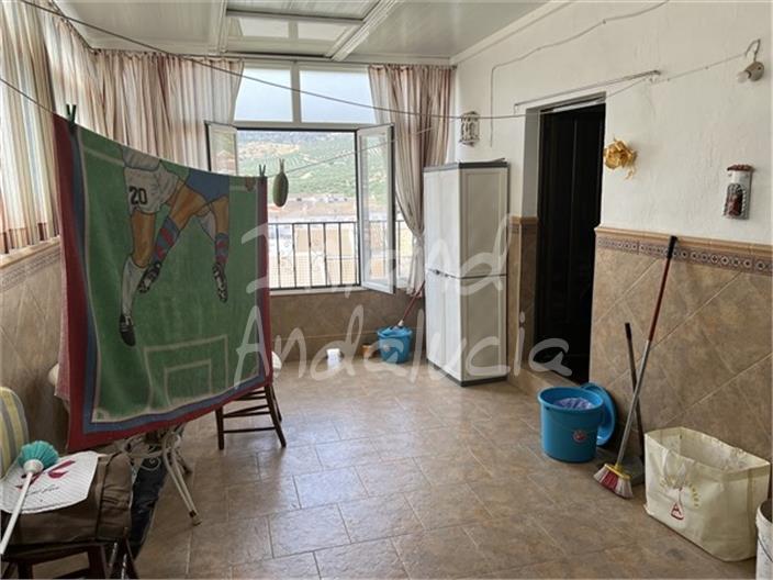 Image No.12-4 Bed House for sale