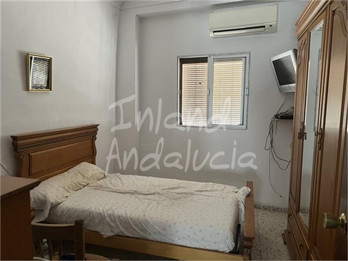 Image No.15-4 Bed House for sale