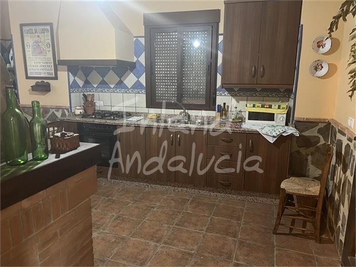 Image No.6-5 Bed House for sale