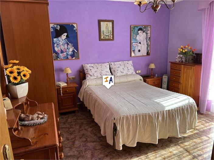 Image No.12-4 Bed House for sale