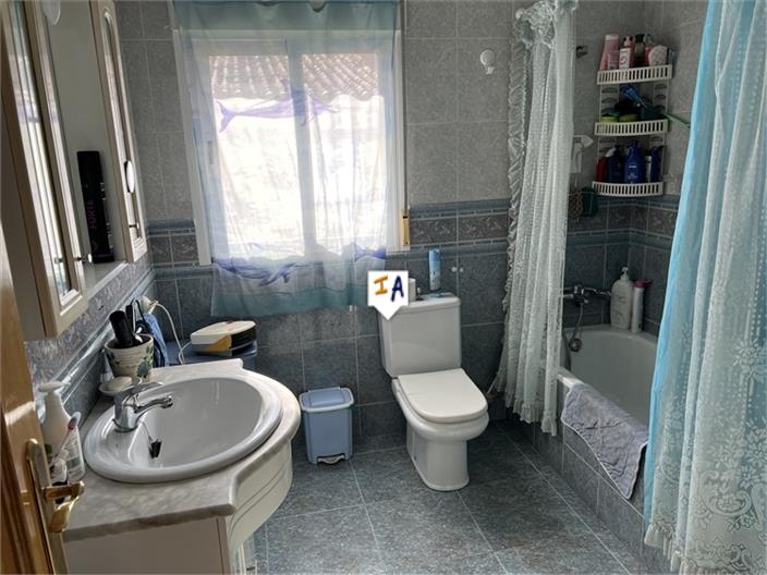 Image No.16-4 Bed House for sale